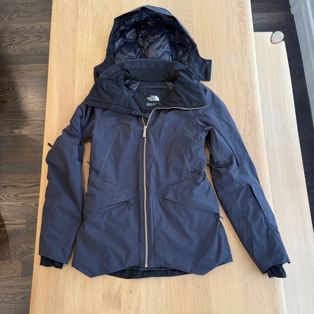 The North Face - Women's Slim Fit Ski Jacket w Hood - Black, Rose Gold - S